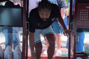 你能猜出图中是哪两位NBA球星脸型合并的吗？